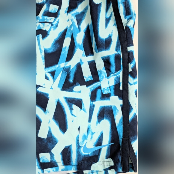 NIKE, Glow Diverge 9-inch E-Board Swim Trunks, Size Medium, EUC. - Picture 7 of 10